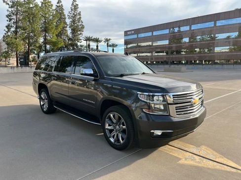 Used 2018 Chevrolet Suburban Premier image 3