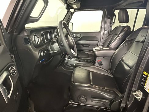 Used 2023 Jeep Wrangler Unlimited Sahara AWD/4WD image 13