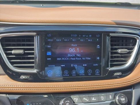 Used 2017 Chrysler Pacifica Limited w/ Advanced Safetytec Group FWD image 24