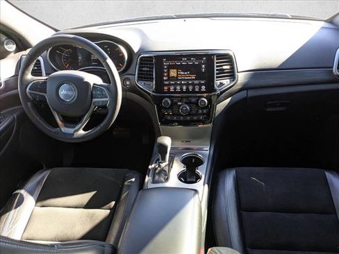 Used 2020 Jeep Grand Cherokee Altitude image 17
