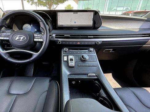 Certified 2025 Hyundai Palisade Limited image 12