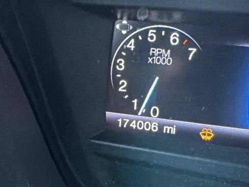 Used 2014 Ford Explorer XLT w/ Equipment Group 201A AWD/4WD image 19