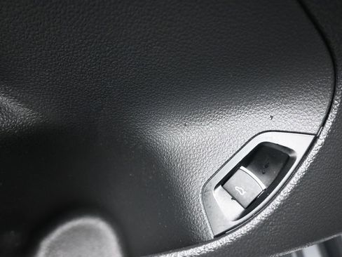 Used 2014 Volkswagen Passat 1.8T Wolfsburg Edition image 11