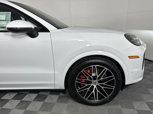Certified 2025 Porsche Cayenne S image 12