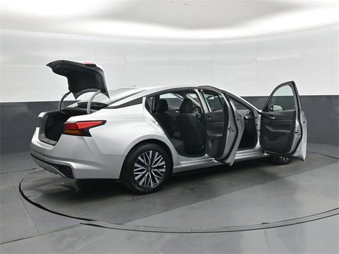 Used 2025 Nissan Altima 2.5 SV image 46