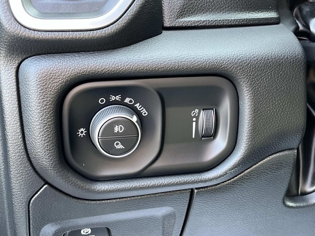 Used 2024 RAM 1500 Big Horn AWD/4WD image 28