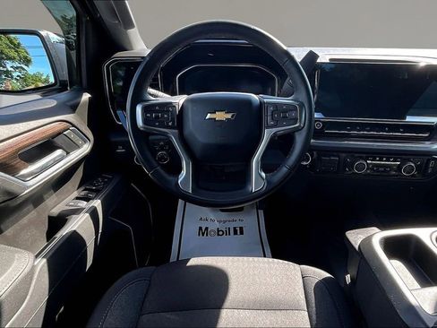 Used 2025 Chevrolet Silverado 1500 LT AWD/4WD image 9
