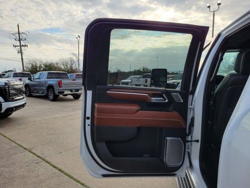Used 2024 GMC Sierra 2500 Denali Ultimate image 30