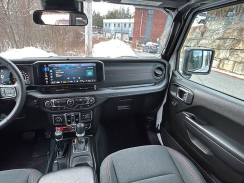 Used 2025 Jeep Wrangler Unlimited Rubicon image 26