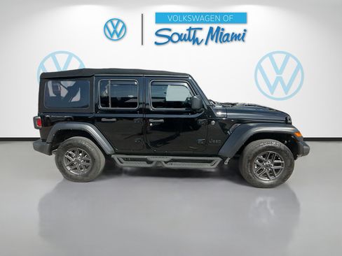 Used 2024 Jeep Wrangler Unlimited Sport AWD/4WD image 8