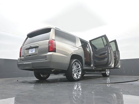 Used 2019 Chevrolet Suburban Premier w/ Premier Plus Edition image 41