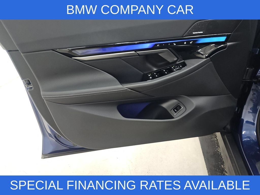 Used 2027 BMW 540i xDrive AWD/4WD image 7