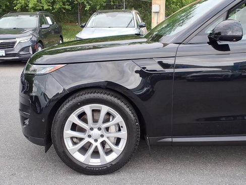 Used 2024 Land Rover Range Rover Sport SE AWD/4WD image 7