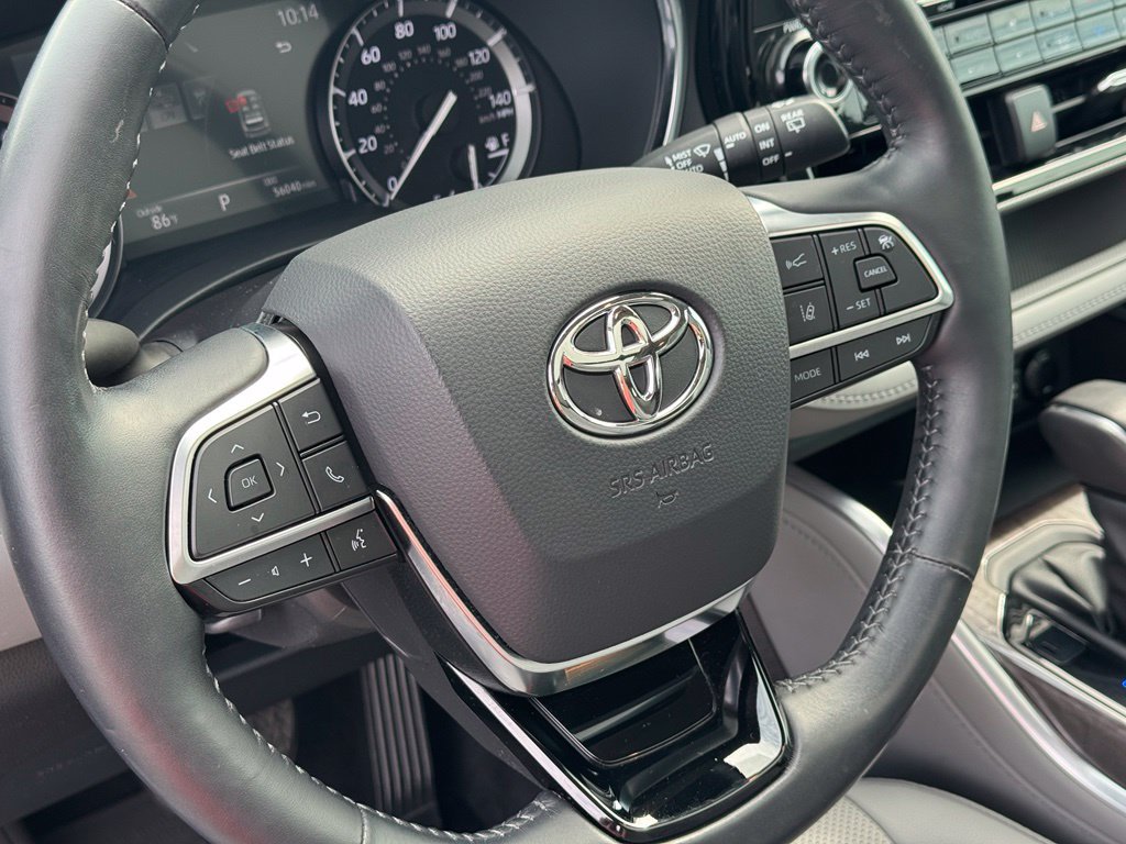 Used 2021 Toyota Highlander Platinum AWD/4WD image 16