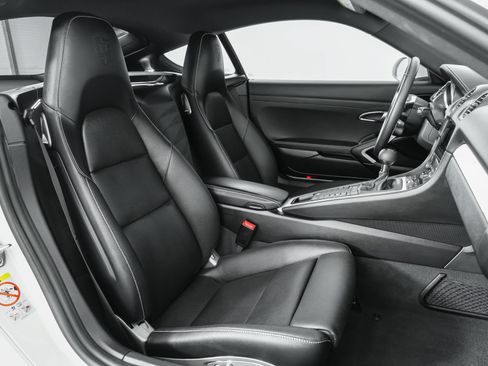 Used 2025 Porsche 718 Cayman RWD image 15