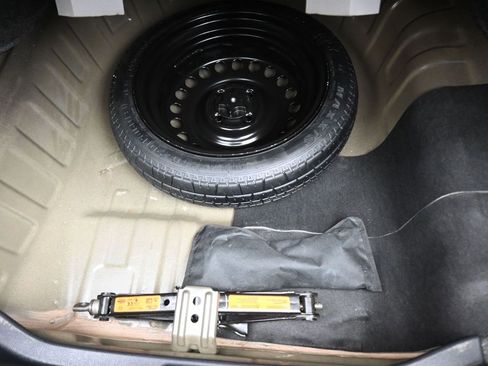 Used 2015 Nissan Versa SV image 37