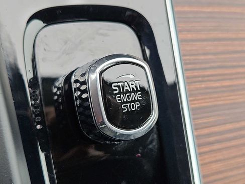 Used 2023 Volvo XC60 B5 Plus w/ Protection Package Premier image 23