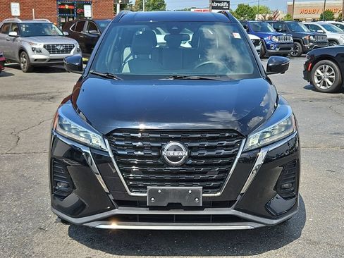 Used 2023 Nissan Kicks SR w/ SR Premium Package FWD image 2