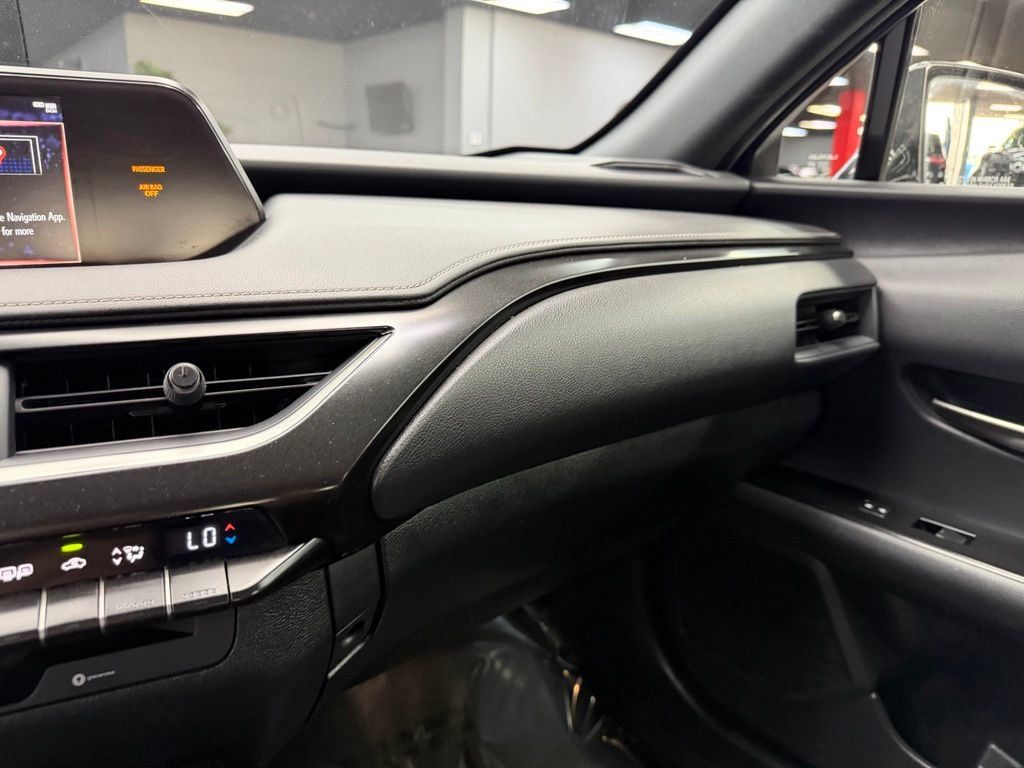 Used 2021 Lexus UX 200 w/ Accessory Package (Z1) FWD image 27