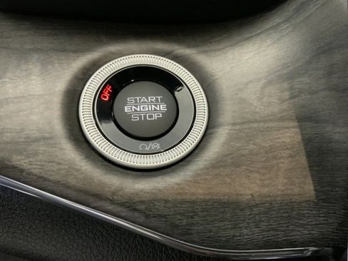 Used 2024 Jeep Grand Cherokee Overland w/ Luxury Tech Group IV image 25