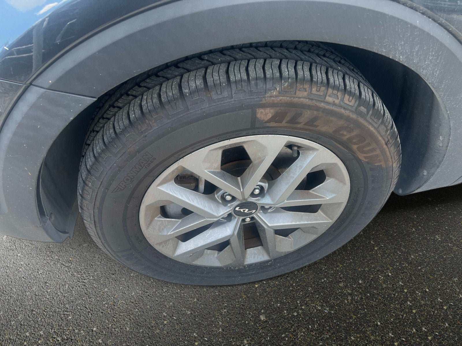 Certified 2023 Kia Telluride LX AWD/4WD image 3