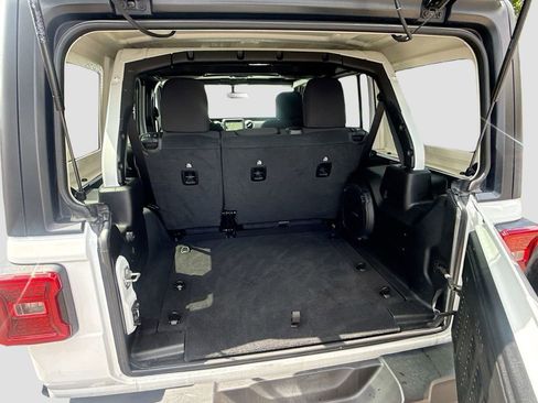 Used 2022 Jeep Wrangler Unlimited Sahara w/ LED Lighting Group AWD/4WD image 30