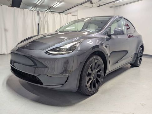 Used 2024 Tesla Model Y Long Range image 5