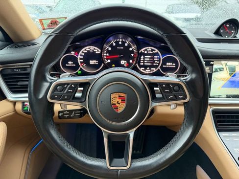 Used 2018 Porsche Panamera 4S image 21