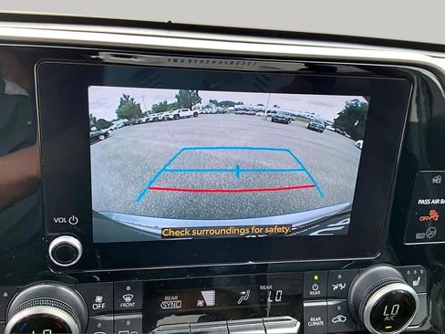 Used 2024 Toyota Highlander XLE AWD/4WD image 27