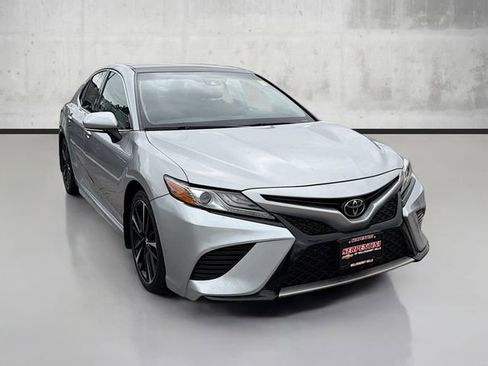 Used 2019 Toyota Camry XSE image 3
