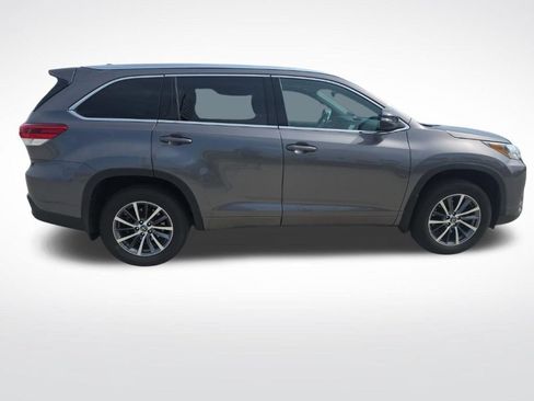Used 2018 Toyota Highlander XLE AWD/4WD image 8