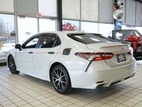 Used 2022 Toyota Camry SE image 5