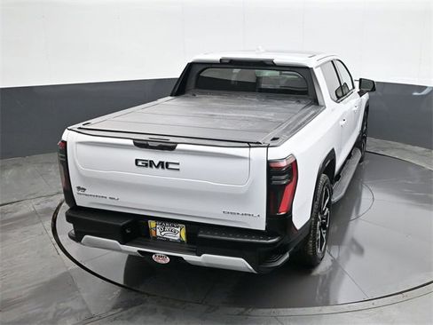 Used 2025 GMC Sierra EV Denali image 17