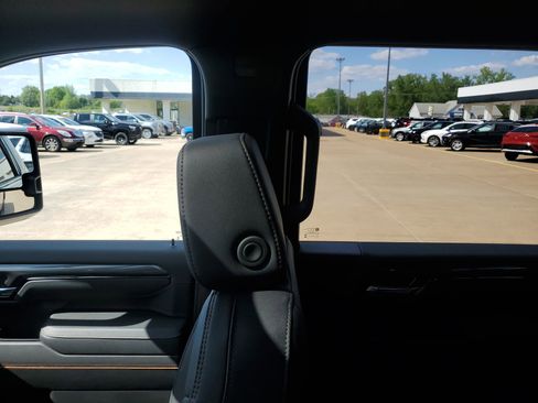 Used 2026 GMC Sierra 2500 AT4 w/ AT4 Premium Plus Package AWD/4WD image 12