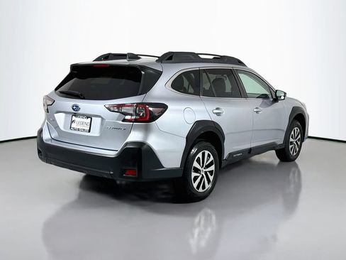Used 2024 Subaru Outback Premium AWD/4WD image 6