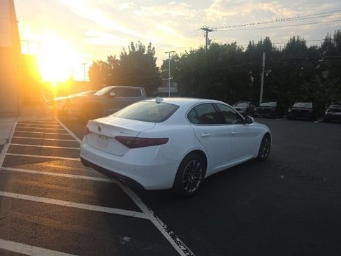 Used 2018 Alfa Romeo Giulia AWD image 7
