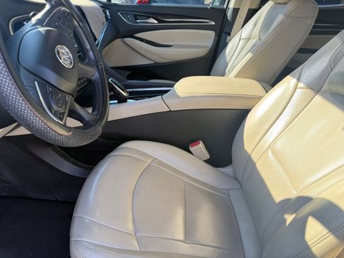 Used 2018 Buick Enclave Essence image 6