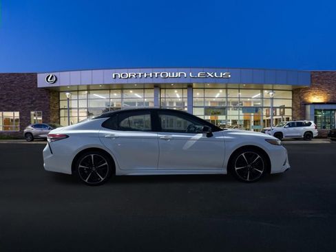 Used 2018 Toyota Camry XSE image 22