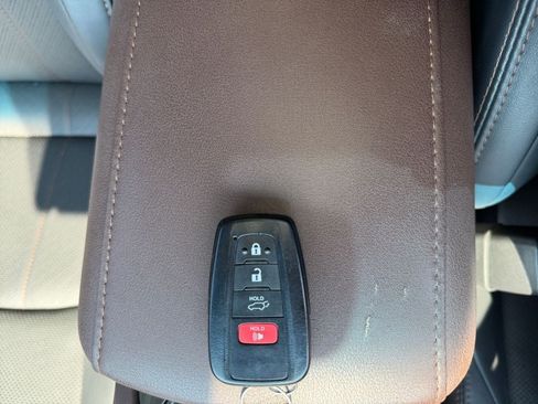 Used 2024 Toyota Venza Limited AWD/4WD image 31