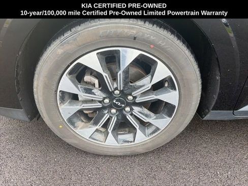 Certified 2024 Kia Carnival EX image 4