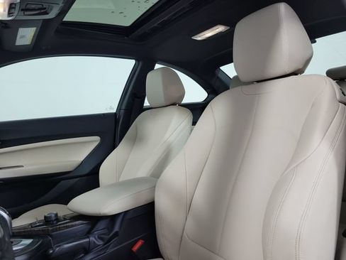 Used 2020 BMW 230i Coupe w/ Convenience Package RWD image 17