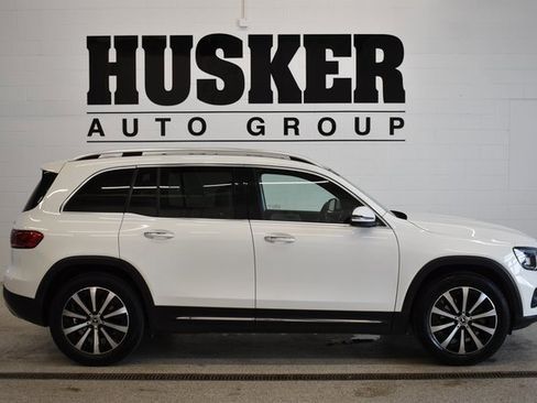 Used 2022 Mercedes-Benz GLB 250 4MATIC image 2