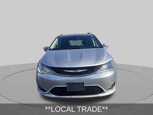 Used 2017 Chrysler Pacifica Touring-L FWD image 2