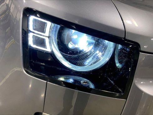 Used 2023 Land Rover Defender 130 SE AWD/4WD image 27