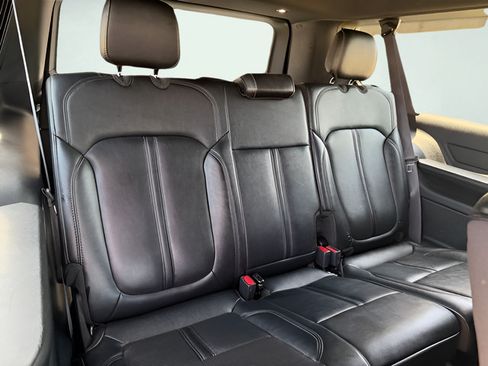 Used 2024 Jeep Wagoneer L Series II w/ Flexible Seating Group AWD/4WD image 14