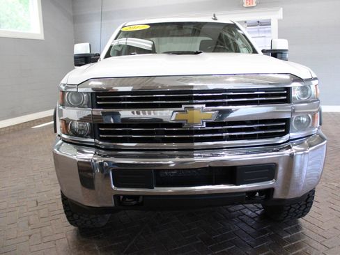 Used 2017 Chevrolet Silverado 2500 LT AWD/4WD image 2