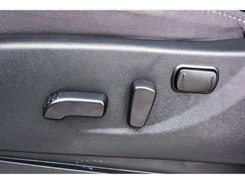 Used 2025 Nissan Frontier SV RWD image 31