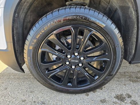 Used 2023 GMC Acadia SLE w/ Driver Convenience Package image 44