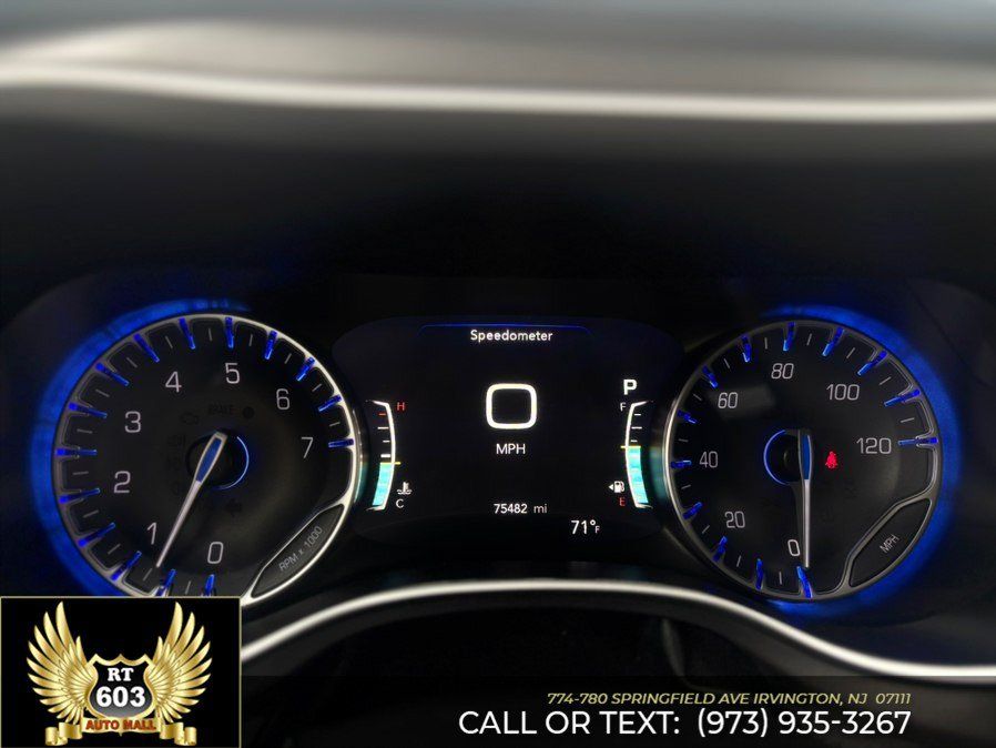 Used 2024 Chrysler Pacifica Touring-L FWD image 25