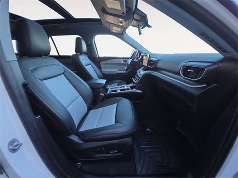 Certified 2023 Ford Explorer XLT w/ Equipment Group 202A image 15